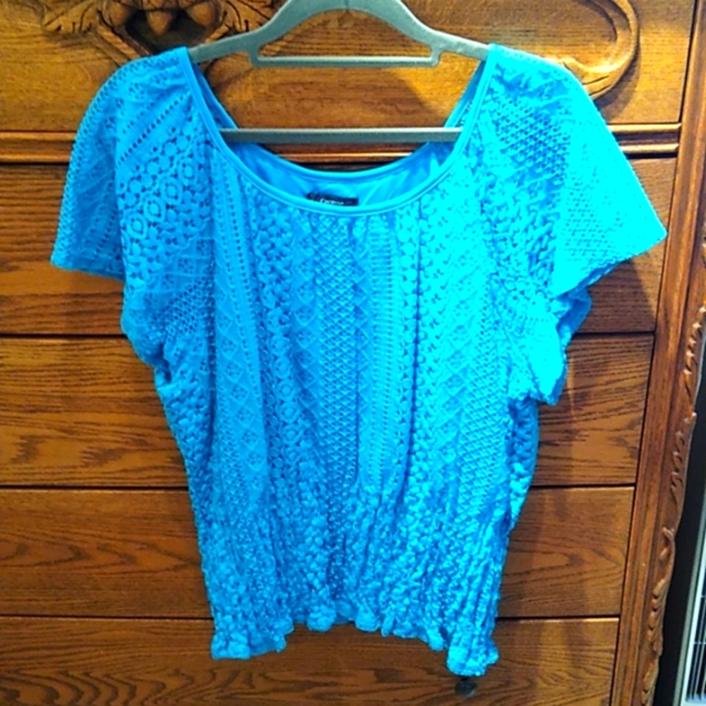 🥂 Cocomo beautiful blue lace peplum top with in great condition.